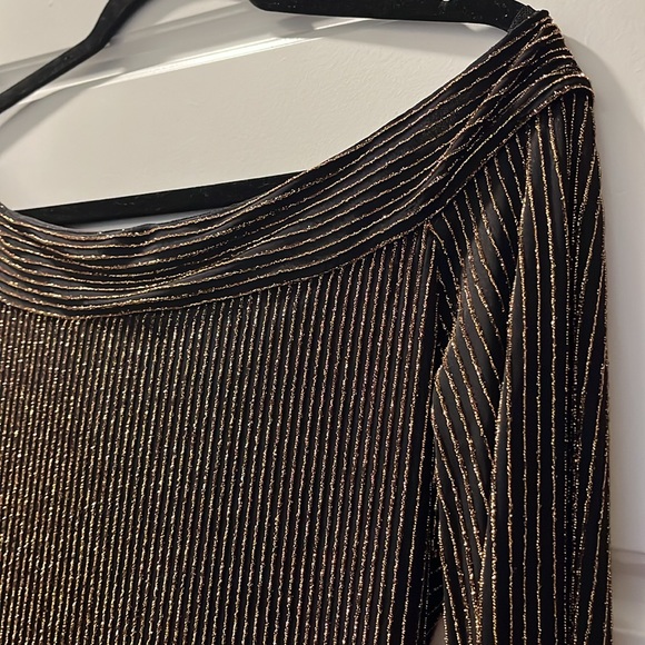 Women's Ellena Metallic Striped Off The Shoulder - Picture 5 of 8